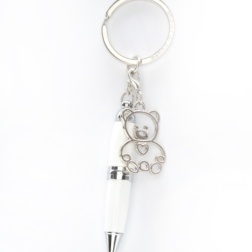 Penna portachiavi bianca con orsetto solidale