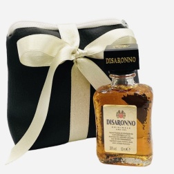 Bomboniera compleanno liquore amaretto con borsello ecopelle nero