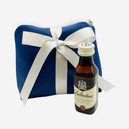 Bomboniera compleanno whiskey con borsello ecopelle blu
